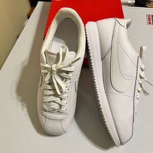 Nike White Women's Sneakers